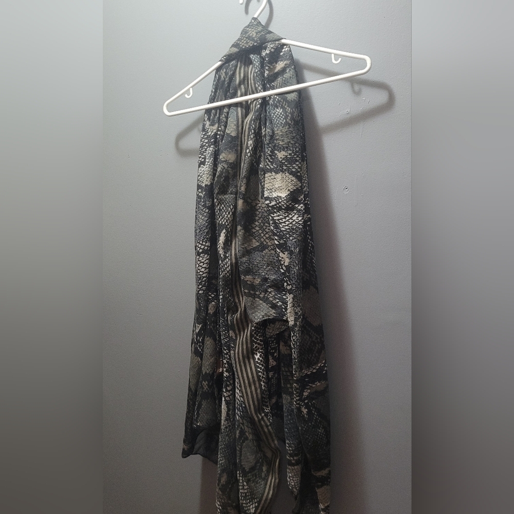 Melanie Lyne Grey Snakeskin Look Scarf